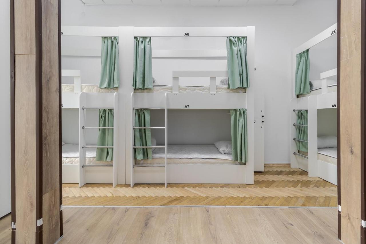 In Town Hostel Lviv Ngoại thất bức ảnh