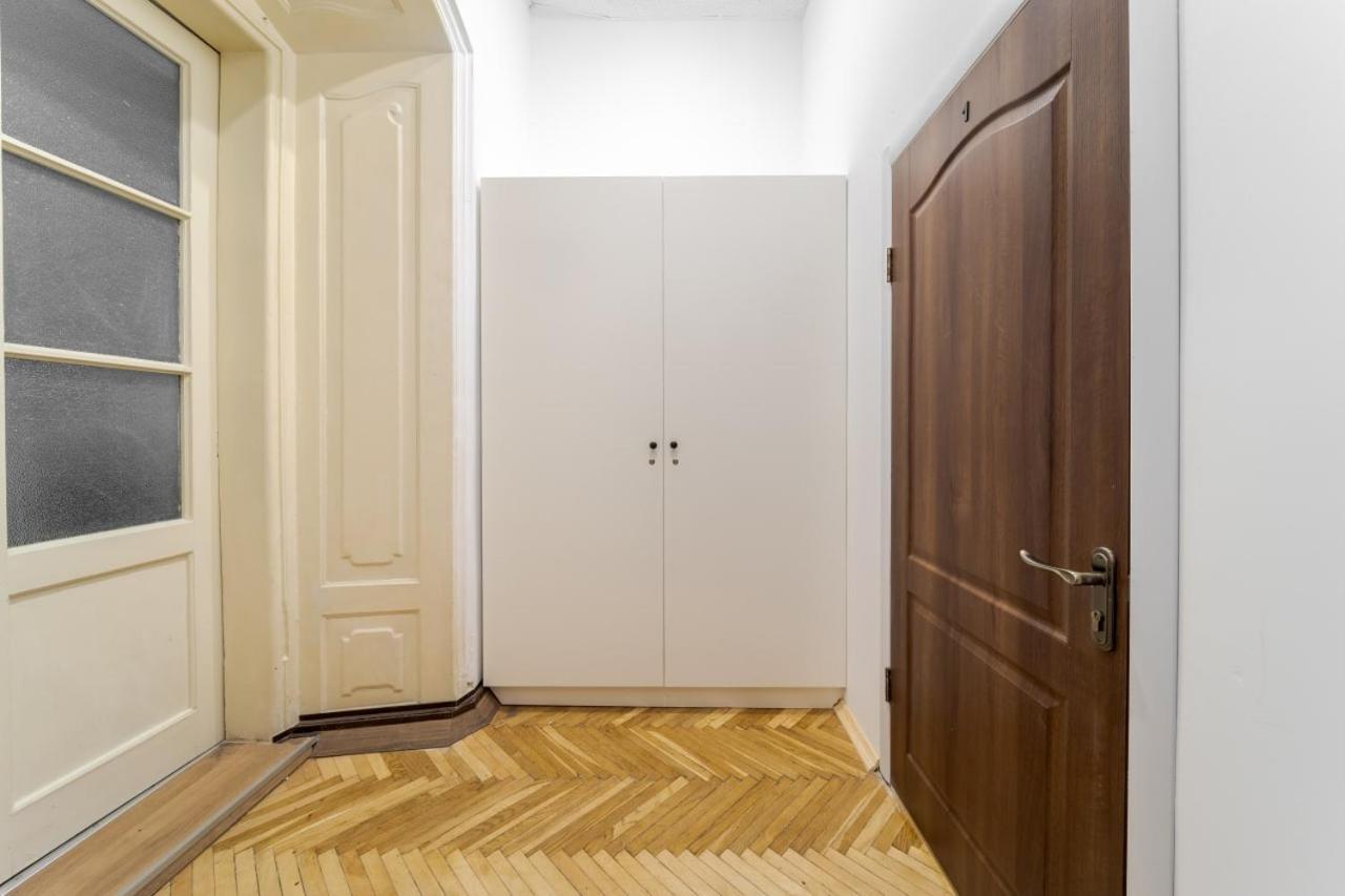 In Town Hostel Lviv Ngoại thất bức ảnh