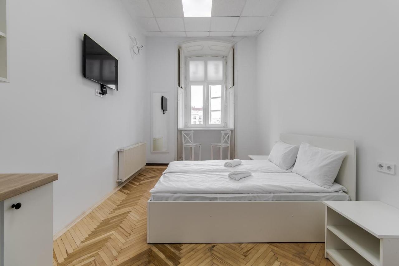 In Town Hostel Lviv Ngoại thất bức ảnh
