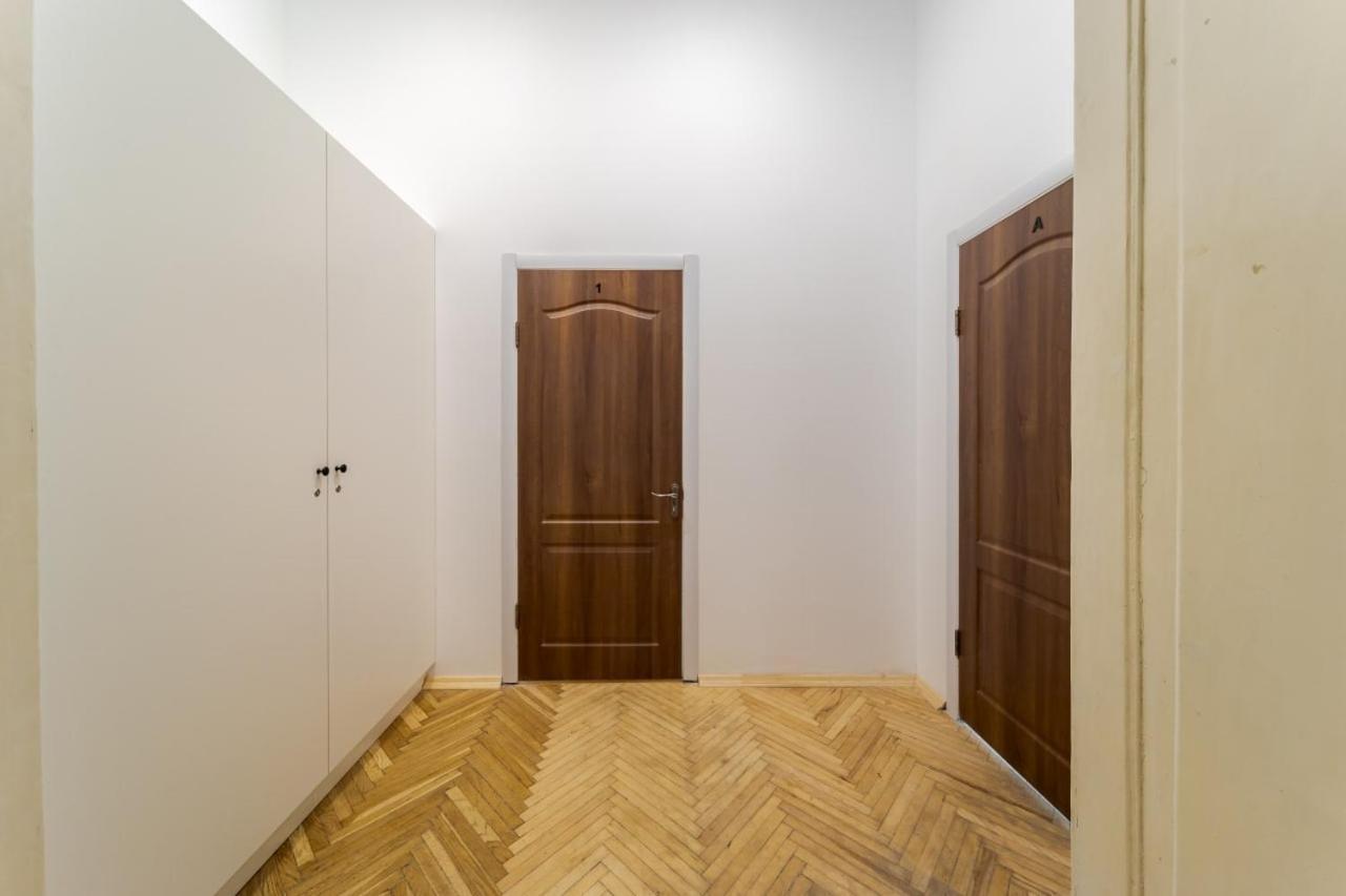 In Town Hostel Lviv Ngoại thất bức ảnh