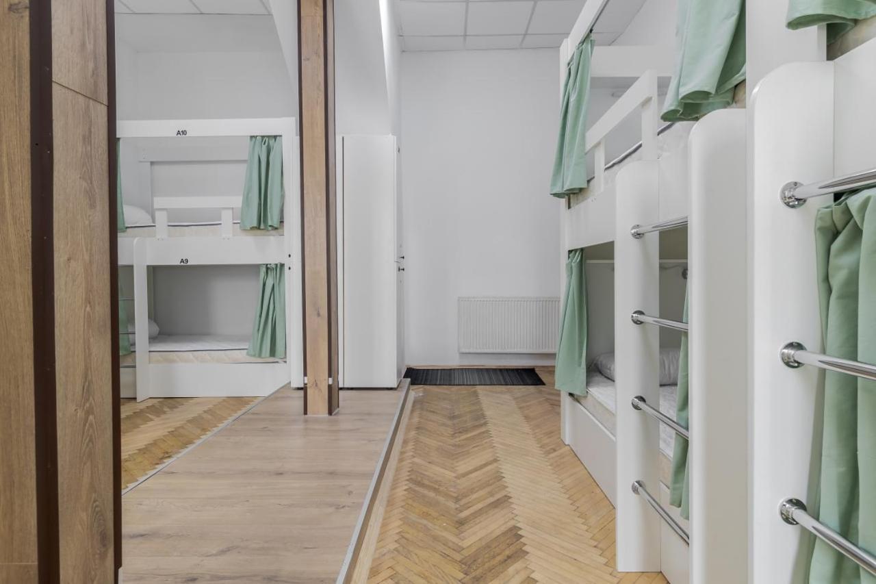 In Town Hostel Lviv Ngoại thất bức ảnh