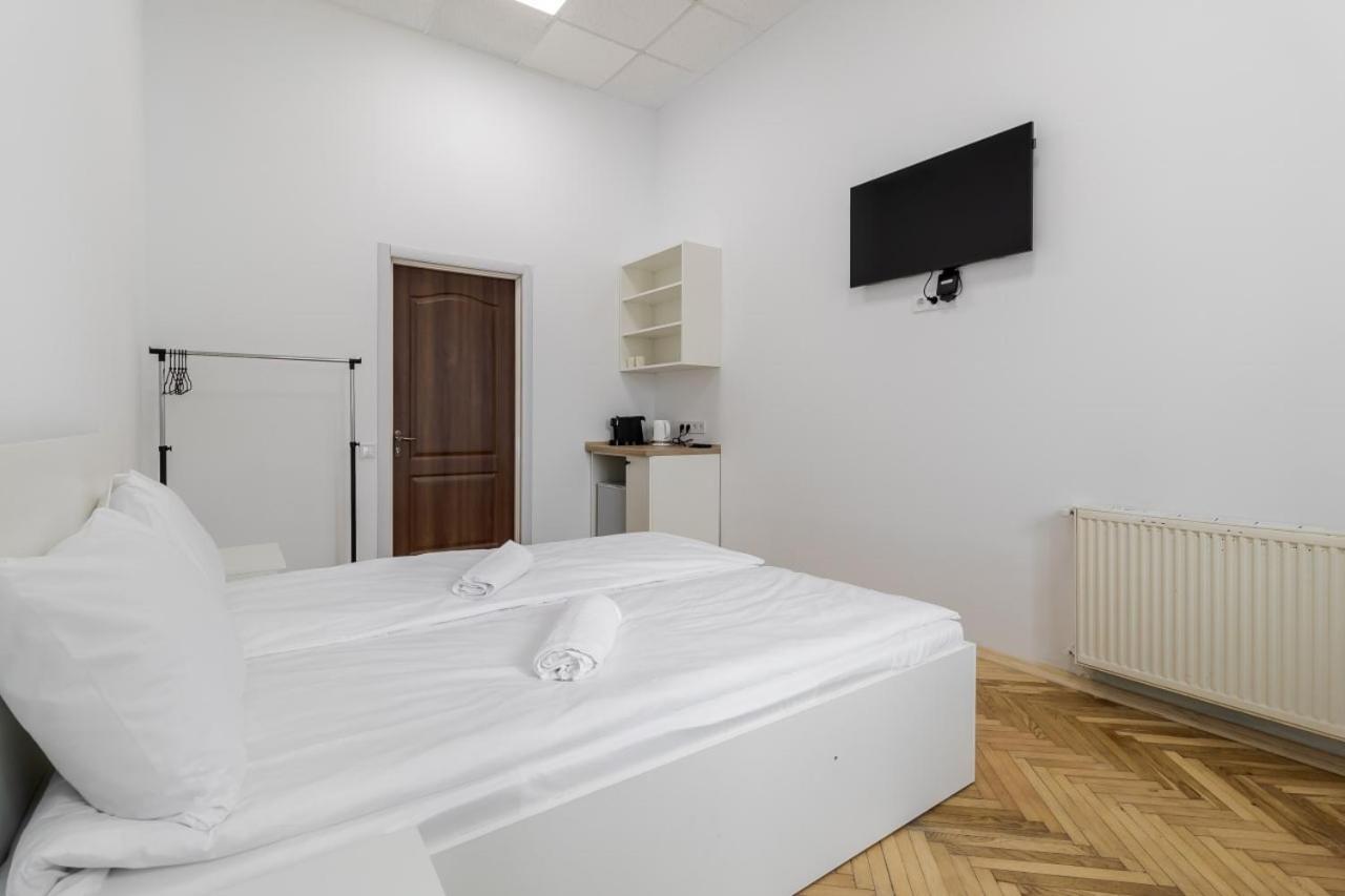 In Town Hostel Lviv Ngoại thất bức ảnh