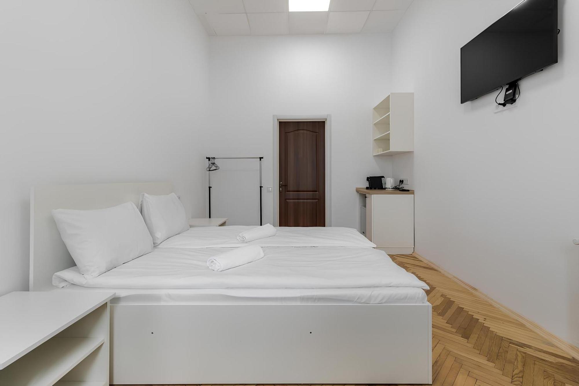 In Town Hostel Lviv Ngoại thất bức ảnh